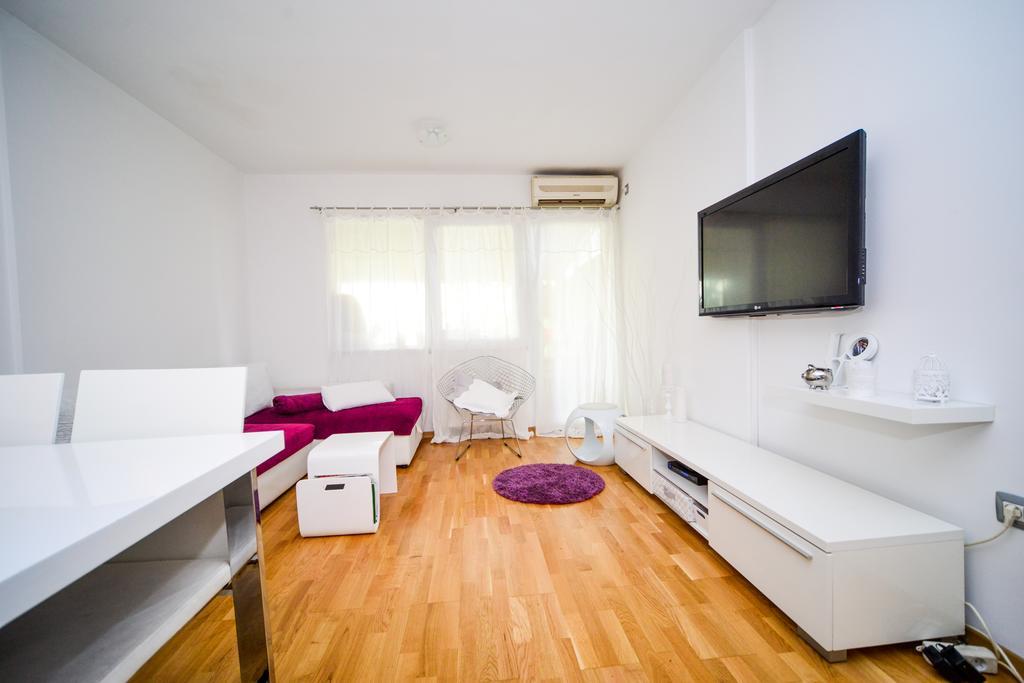Vana Apartment *