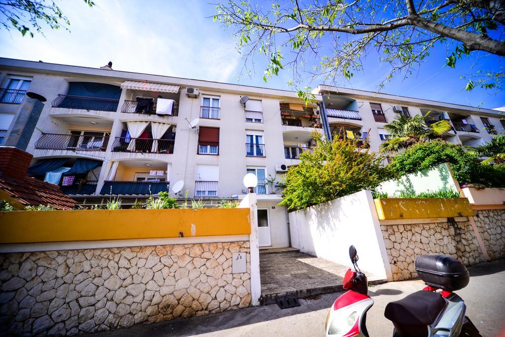 Vana Apartment *