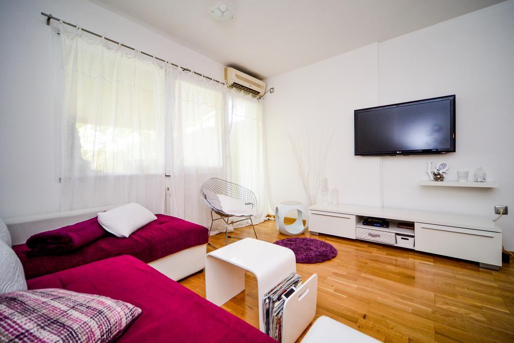 Vana Apartment *